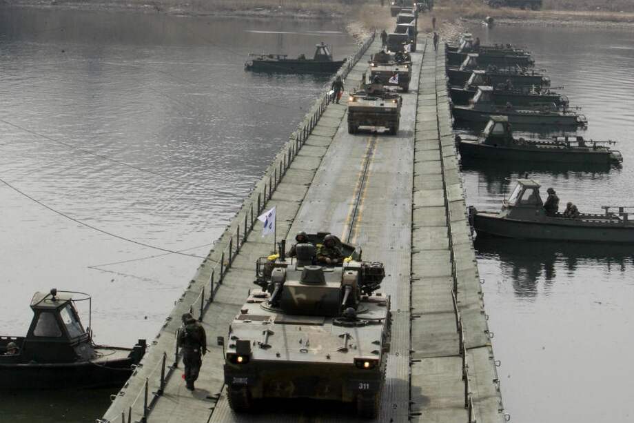 Corea del Sur comienza a mover sus tanques cerca de la frontera con Corea del Norte ante las amenazas del régimen de lanzar un ataque. / EFE