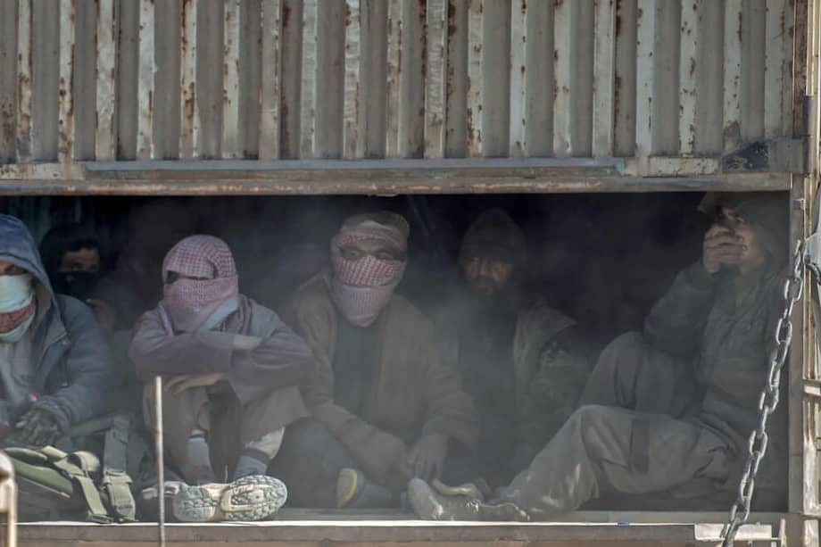 Combatientes del Estado Islámico capturados al norte de Siria. / AFP
