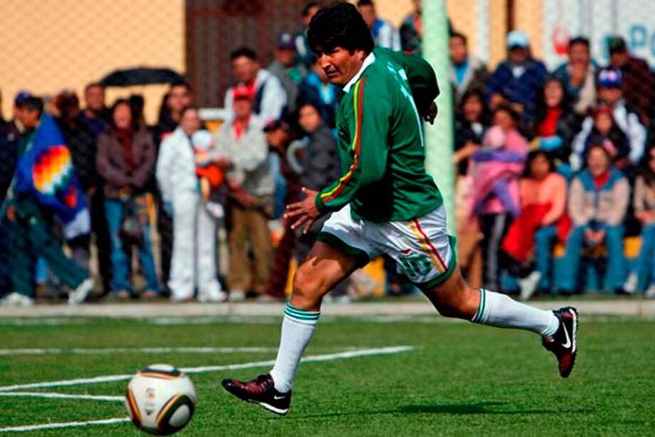 Evo Morales pide un equipo de fútbol "digno" para próximas eliminatorias