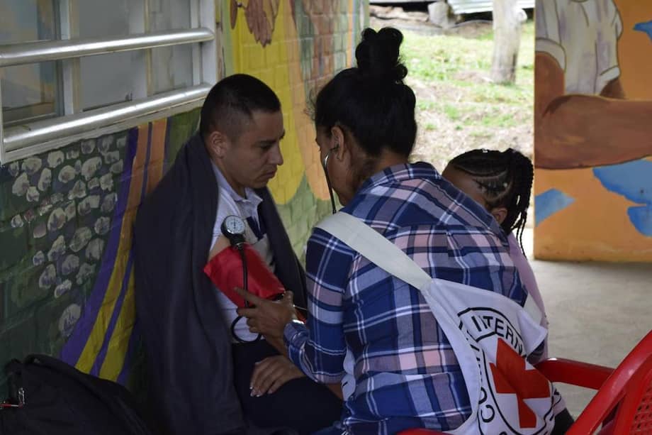 Se trata del soldado Juan David Estrada, quien fue secuestrado por este grupo armado el pasado 12 de agosto en la vía que de Caloto conduce a Santander de Quilichao, en Cauca.