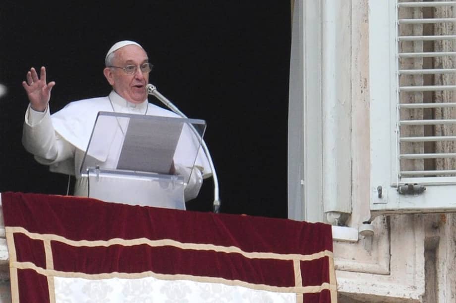 El papa Francisco en la plaza de San Pedro en el Vaticano./ EFE