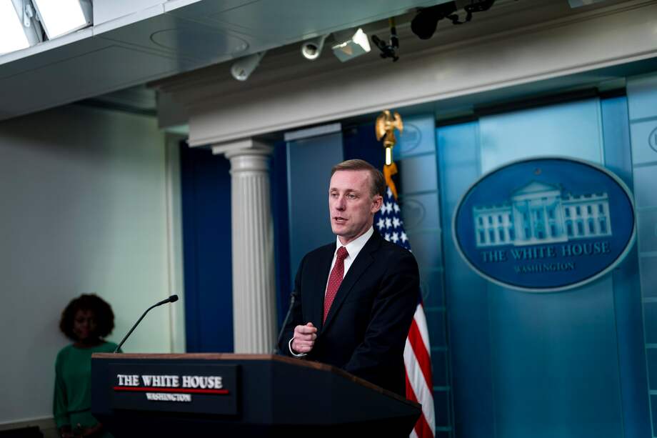 Desde la Casa Blanca, en una declaración ante un grupo de periodistas, Jake Sullivan, asesor de seguridad nacional, agregó: "Una operación terrestre importante allí sería un error. Provocaría más muertes de civiles inocentes, empeoraría la ya terrible crisis humanitaria, profundizaría la anarquía en Gaza y aislaría aún más a Israel a nivel internacional”.