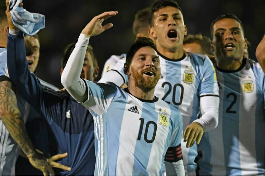 Messi, durante el festejo de la clasificación de Argentina al Mundial de Rusia 2018, después de anotarle tres goles a Ecuador en la última fecha de la eliminatoria sudamericana. / AFP