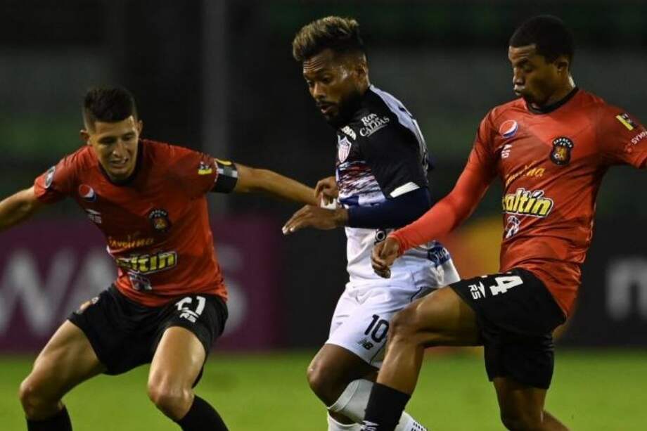 Colombianos y venezolanos jugarán la vuelta en Barranquilla de la serie que Júnior va ganando por 2-1.