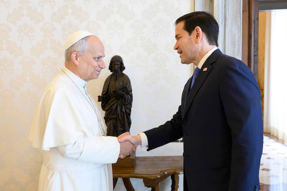 El papa León XIV recibe en audiencia privada al secretario de Estado de EE. UU., Marco Rubio, en la Ciudad del Vaticano, el 7 de mayo de 2026.
