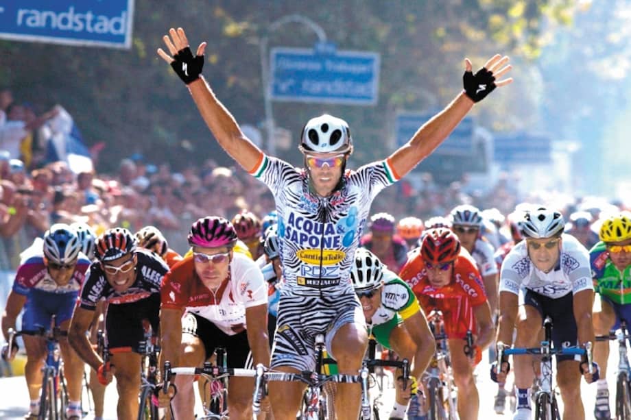 Cycling : Tour Of Spain, Vuelta 2002, Stage 7, Etape, Jaen - Malaga, Cipollini Mario, Joie, Vreugde, Celebration, Zabel Erik, Petacchi Alessandro, Teutenberg Sven, Ronde, Tour, (Photo by Tim De Waele/Getty Images)