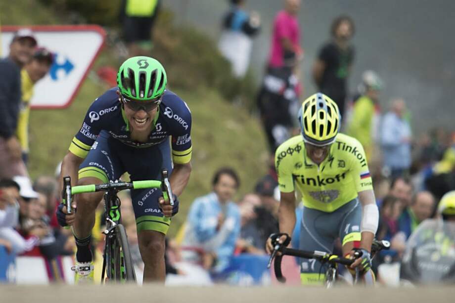 Esteban Chaves durante el ascenso a Peña Cabarga. Foto: AFP