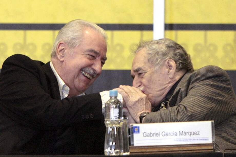 Los escritores Álvaro Mutis y Grabriel García Márquez en Feria Internacional del Libro de Guadalajara.