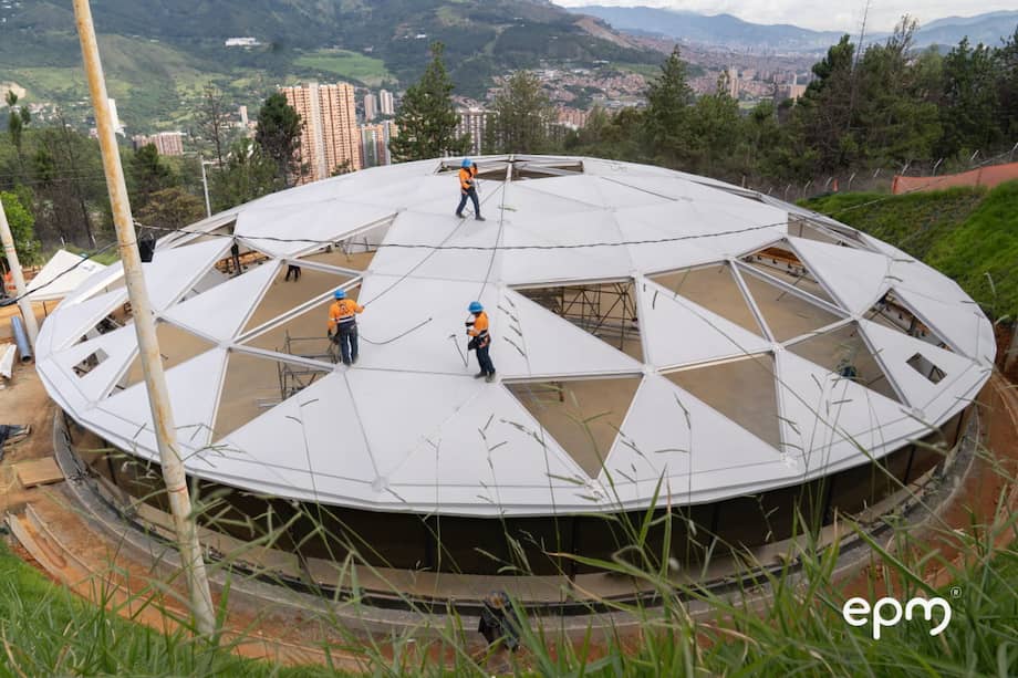 EPM construye nuevos tanques de almacenamiento de agua potable en Bello para ampliar la capacidad del acueducto en las zonas de expansión del municipio.