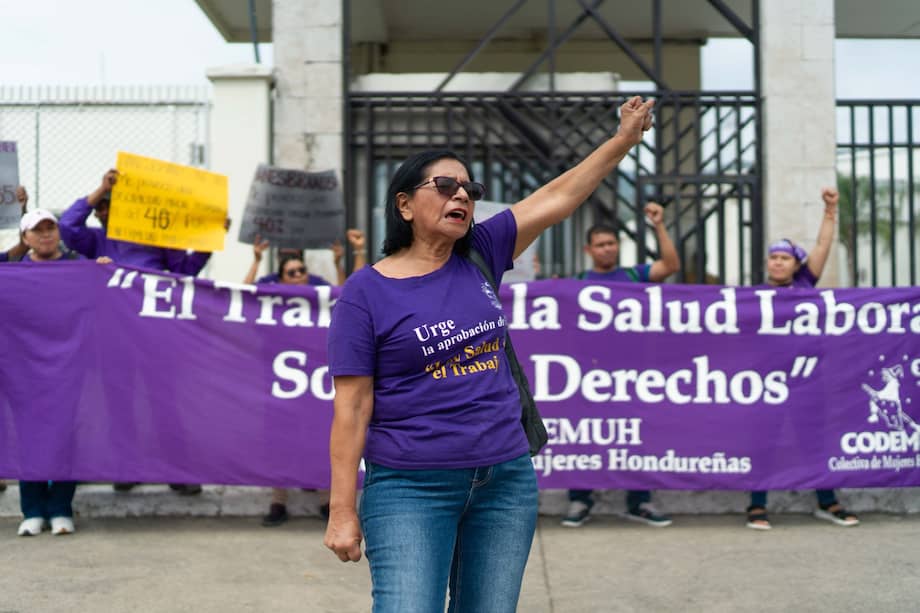 Miles de mujeres producen ropa para marcas internacionales en jornadas que dejan secuelas físicas permanentes.