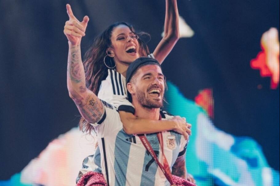 El futbolista argentino Rodrigo De Paul publicó tiernas fotos con la cantante, ex novia de Sebastián Yatra, Tini Stoessel en medio de rumores de ruptura.