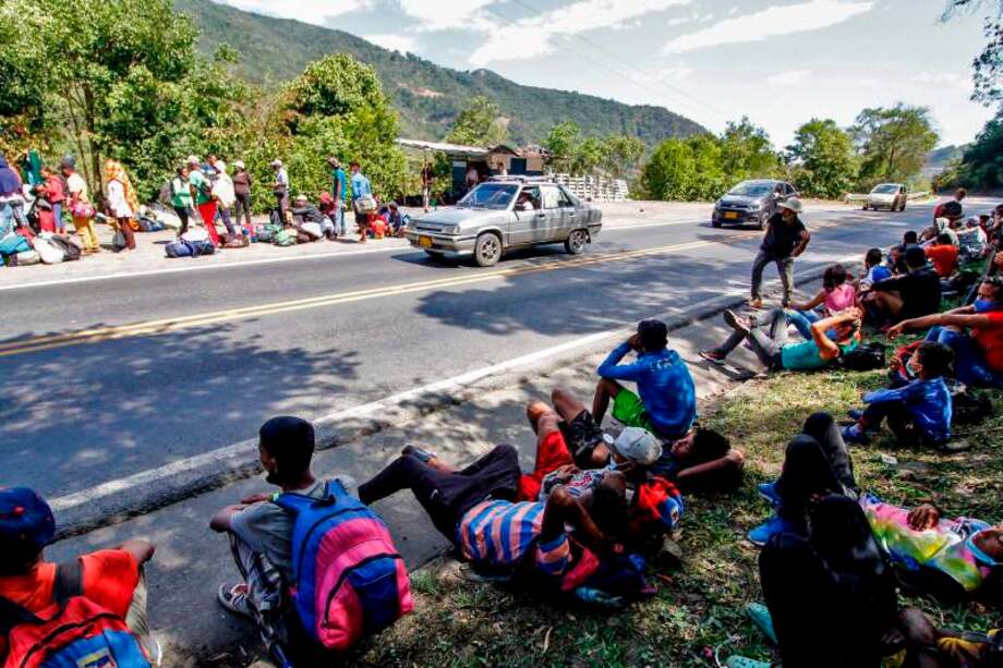 De acuerdo con datos oficiales, la medida beneficia al 56 % de los 1,7 millones que han llegado al país huyendo de la severa crisis venezolana / AFP / Schneyder MENDOZA