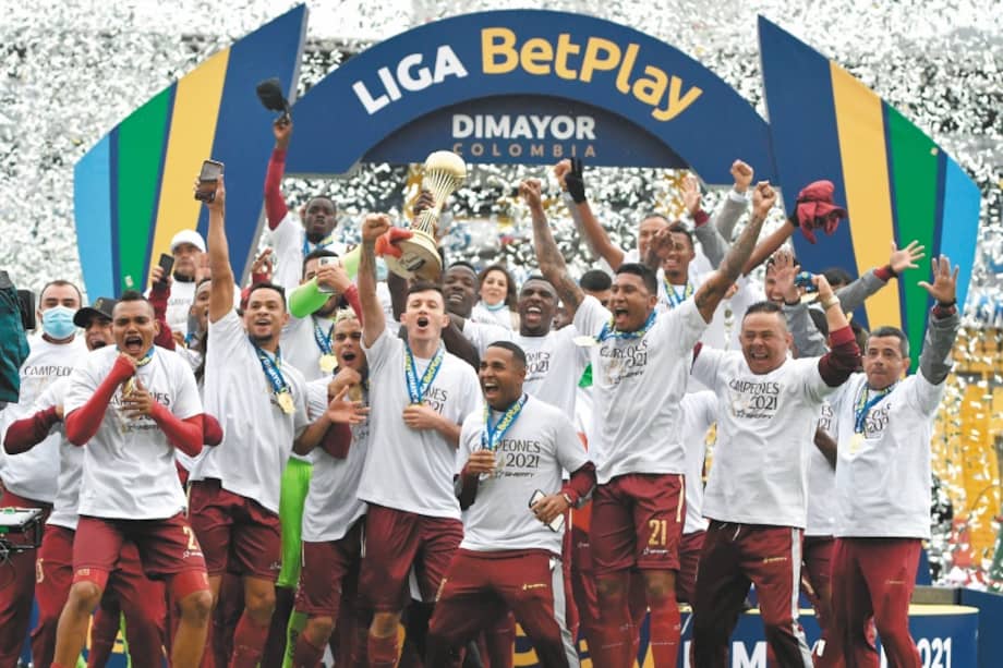 El Deportes Tolima conquistó su tercera estrella al vencer 2-1 a Millonarios, en el estadio El Campín de Bogotá. Justo premio a un club con una sólida estructura y que respeta los procesos. / EFE