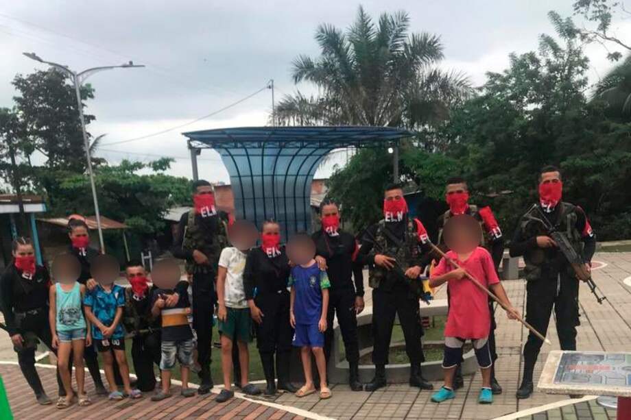 Eln durante su patrullaje en el corregimiento Versalles, de Tibú (Norte de Santander).