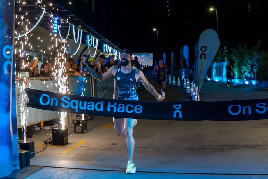 La dinámica de relevos 4x4 exige que cada integrante complete el recorrido a máxima intensidad antes de ceder la estafeta.