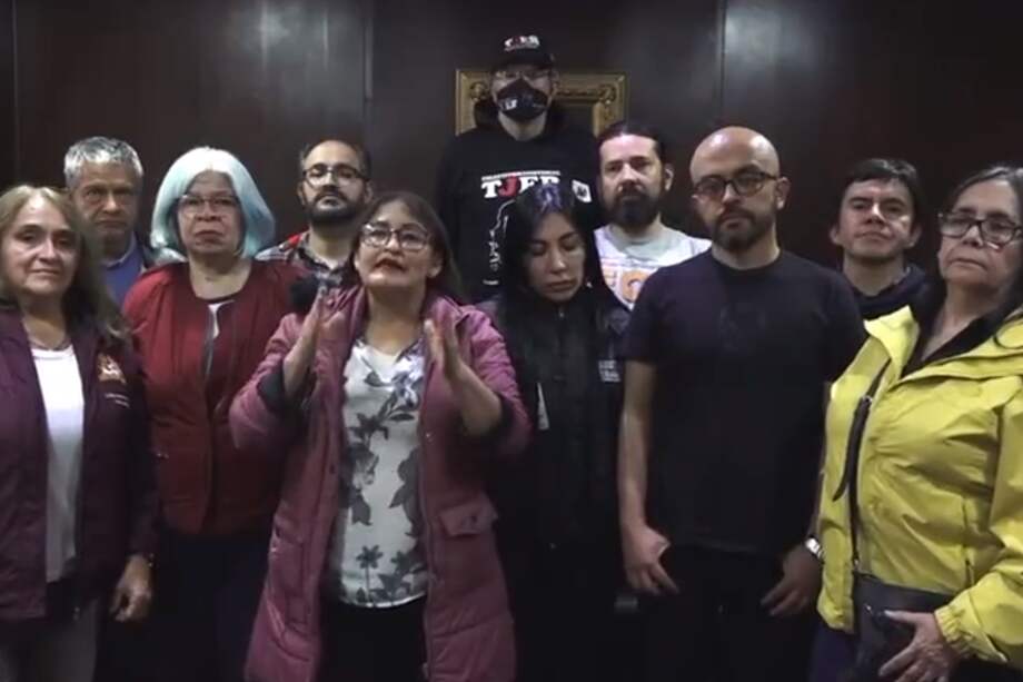 Tras cuatro días profesores distritales levantan toma pacífica en Bogotá.