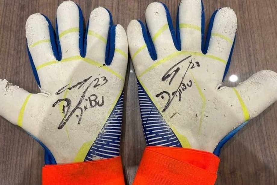 Los guantes que usó Emiliano 'Dibu' Martínez en el Mundial de Catar 2022.