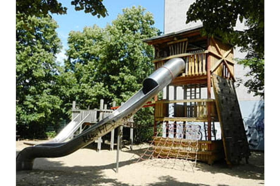 "A la hora del recreo bebían chicha de tamarindo, y luego venían las peleas para entrar en el excusado".