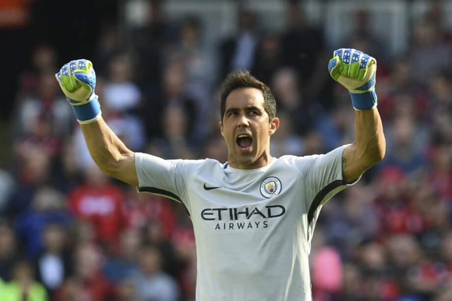 Claudio Bravo, arquero chileno del Manchester City. / AFP