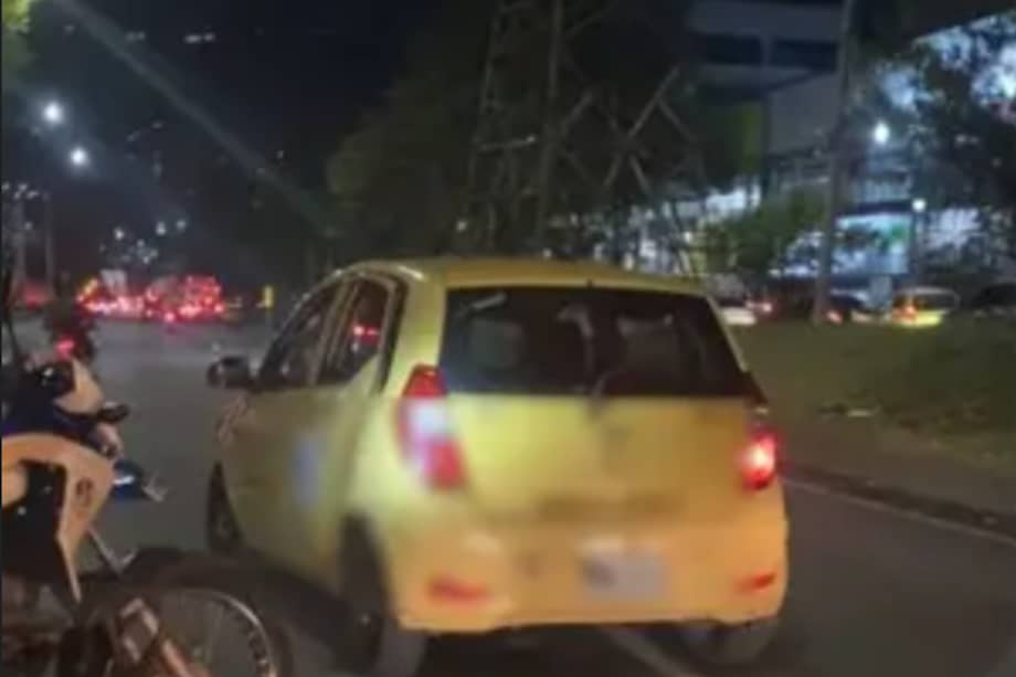 La agresión ocurrió tras un choque menor, los responsables huyeron y aún no hay capturas.