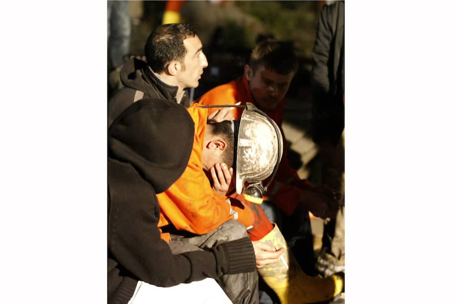 Más de 360 trabajadores lograron salir con vida de la mina. / EFE