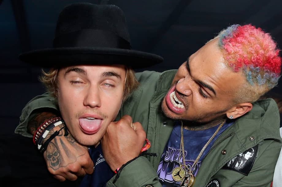 Justin Bieber y Chris Brown. / AFP