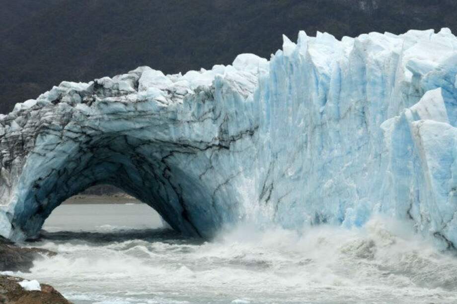 Arco del glaciar Perito Mereno en la Patagonia Argentina / AFP