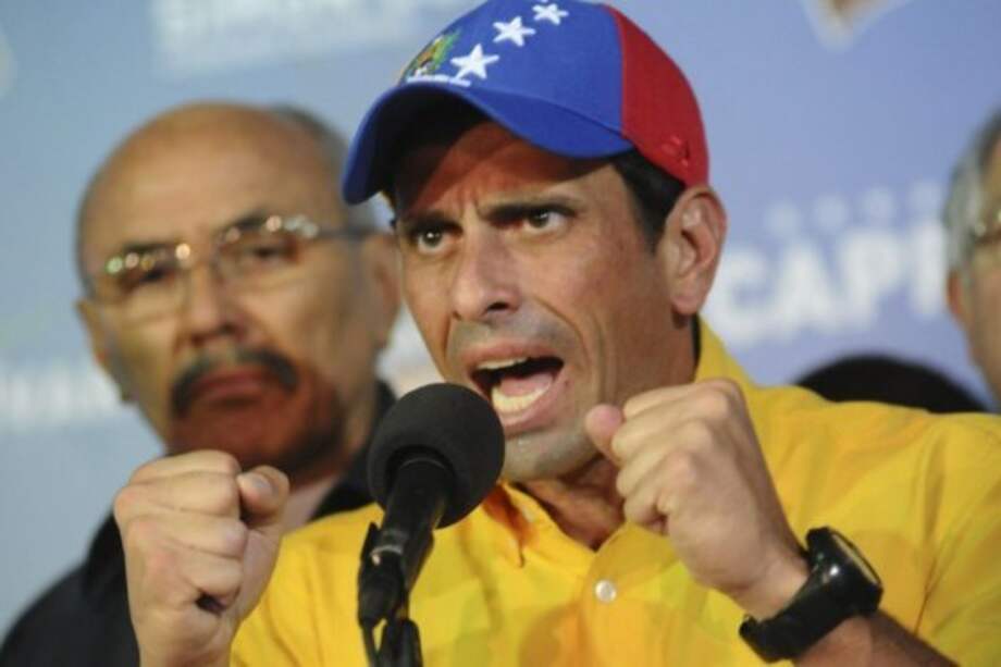 Capriles denuncia que fue atacado con bombas