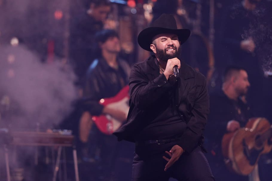 Carin León se presentará por segunda vez en Bogotá. Ya lo hizo en el Movistar Arena, en octubre de 2023, y ahora se prepara para un lleno total en el estadio El Campín. Esto es todo lo que debes saber.