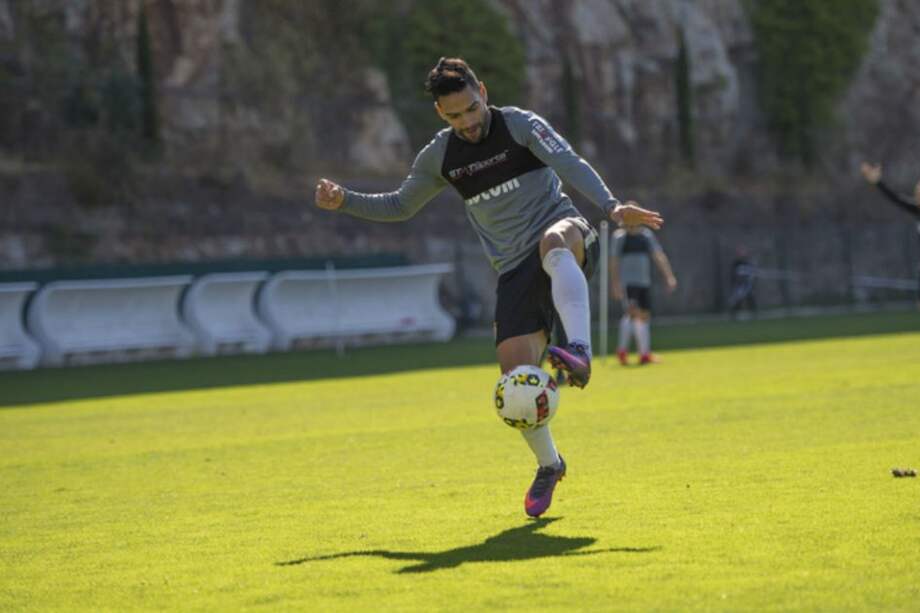 Falcao entrena a la par con sus compañeros. Foto: AFP