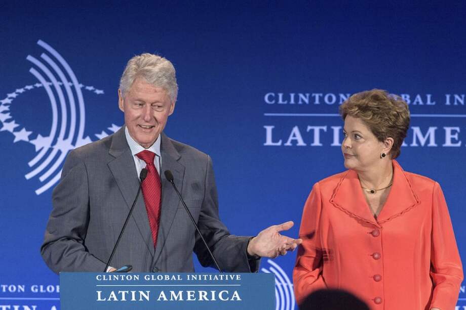 Bill Clinton junto a la presidenta brasileña Dilma Rousseff en el marco del primer encuentro de la Iniciativa Global Clinton (CGI) en la región./ AFP