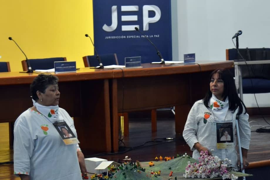 En el Laboratorio la JEP encontró cuerpos provenientes del cementerio El Universal de Medellín, donde podrían encontrarse restos de personas desaparecidas de la comuna 13. / AFP.