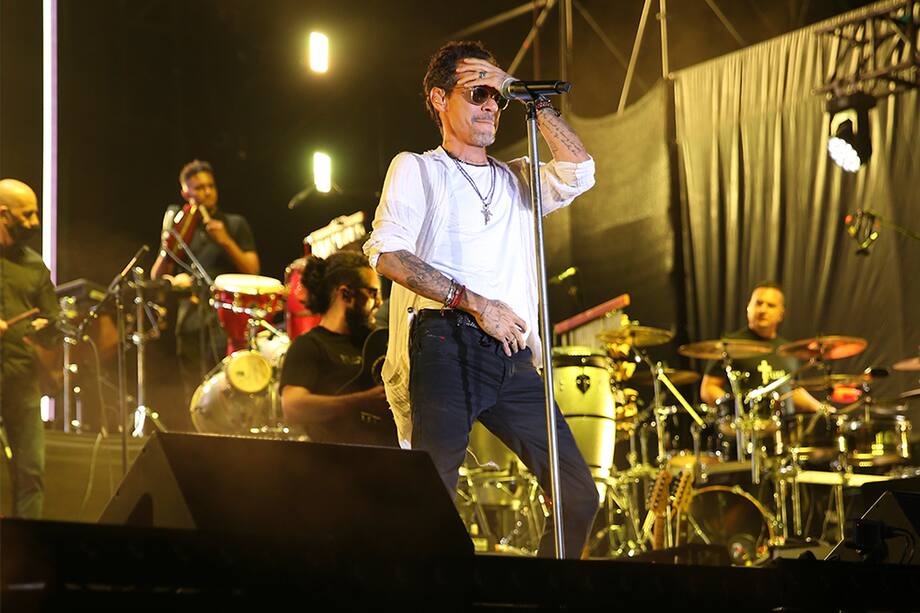 Marc Anthony inició su show con el éxito Valió la pena.