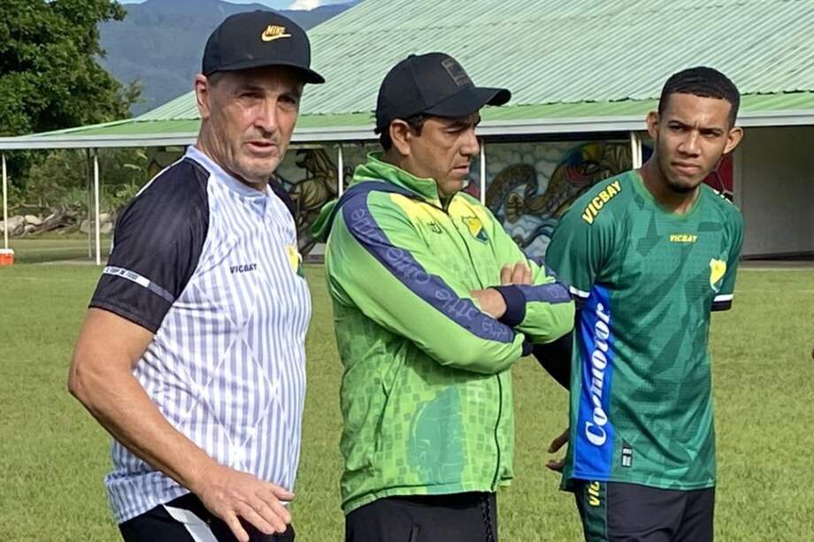 Néstor Craviotto (izquierda) tendrá su segunda experiencia al frente de un equipo del Torneo BetPlay.