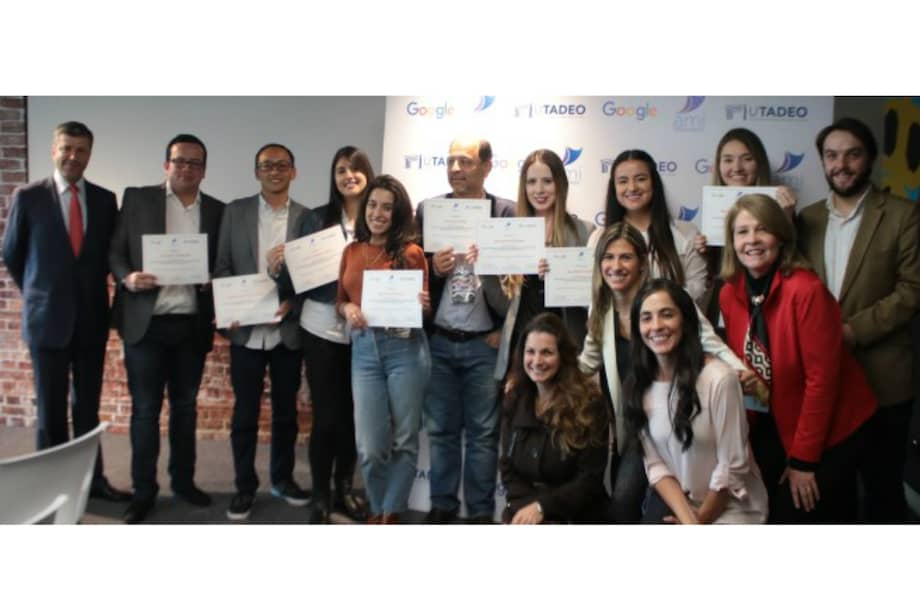 Werner Zitzmann, Director Ejecutivo de AMI; Juan Camilo Maldonado, Caracol Radio; Dumar Eusebio Cruz Jiménez, Grupo Nacional de Medios; Yenifer Rodríguez, El Espectador; María Paula Rubiano, El Espectador; Fernando Millán, El Tiempo; Ana María Velásquez, El Tiempo; Ana María González, El Tiempo; María Fernanda Arbeláez, El Tiempo; Susana Pabón, Gerente de Comunicaciones Google Colombia; Vera Schutz, Directora Programa Comunicación Social – Periodismo Universidad Jorge Tadeo Lozano; Carolina Angarita, Gerente General Google Colombia; Felipe Martínez del Castillo, Stretegic Parther Manager Google Colombia; Tatiana Márquez, Ejecutiva de Comunicaciones Google Colombia. / Google