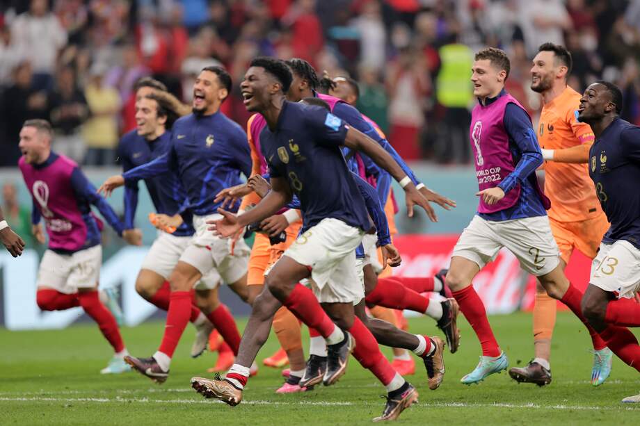 Los jugadores de Francia celebran su clasificación a la final de Catar 2022.
