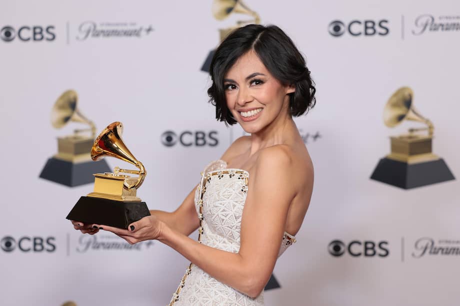 Los Angeles (United States), 04/02/2024.- Christina Sanabria of 123 Andres, winner of the "Best Children's Music Album" award for "We Grow Together Preschool Songs", poses in the press room during the 66th annual Grammy Awards ceremony at Crypto.com Arena in Los Angeles, California, USA, 04 February 2024. EFE/EPA/ALLISON DINNER