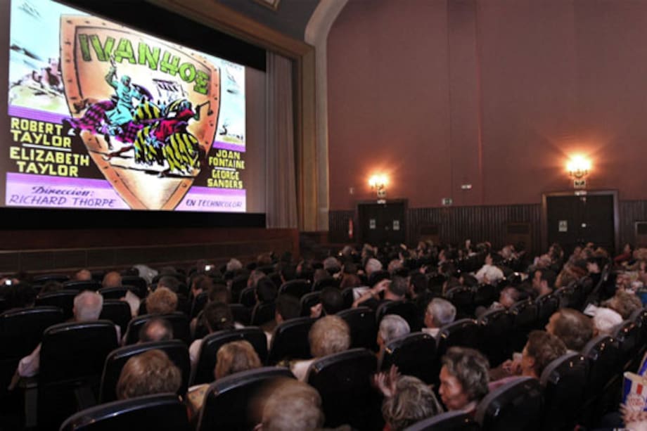 Cinéfilos en Bolivia llevan 3 días viendo películas