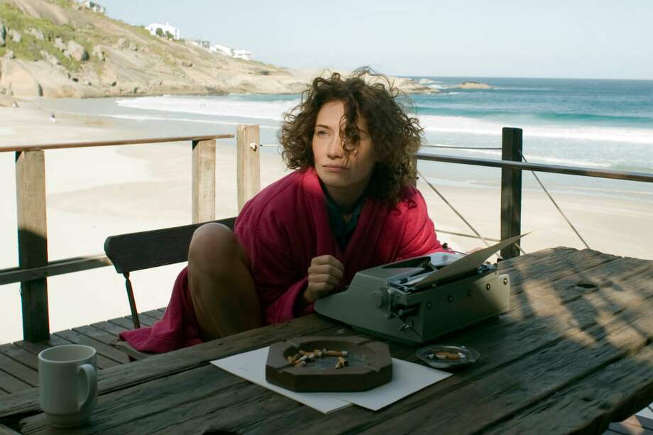 Uno de los grandes sufrimientos de Ingrid Jonker fue el rechazo de su padre, con quien tenía diferencias políticas irreconciliables. / Babilla Cine