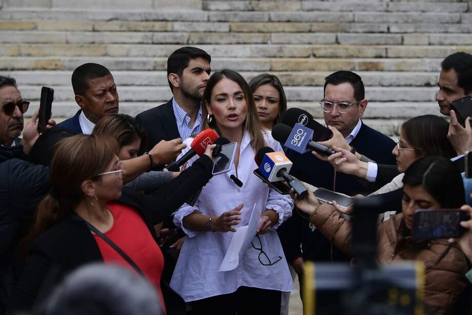 Congresistas de Cambio Radical, el Centro Democrático y algunos independientes radicaron cinco mociones de censura.