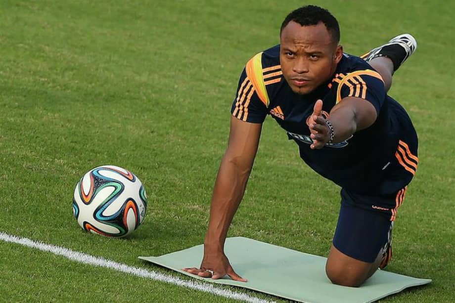 Tras recuperarse de una lesión, Camilo Zúñiga ha vuelto a ganarse la titular con Pékerman. / EFE