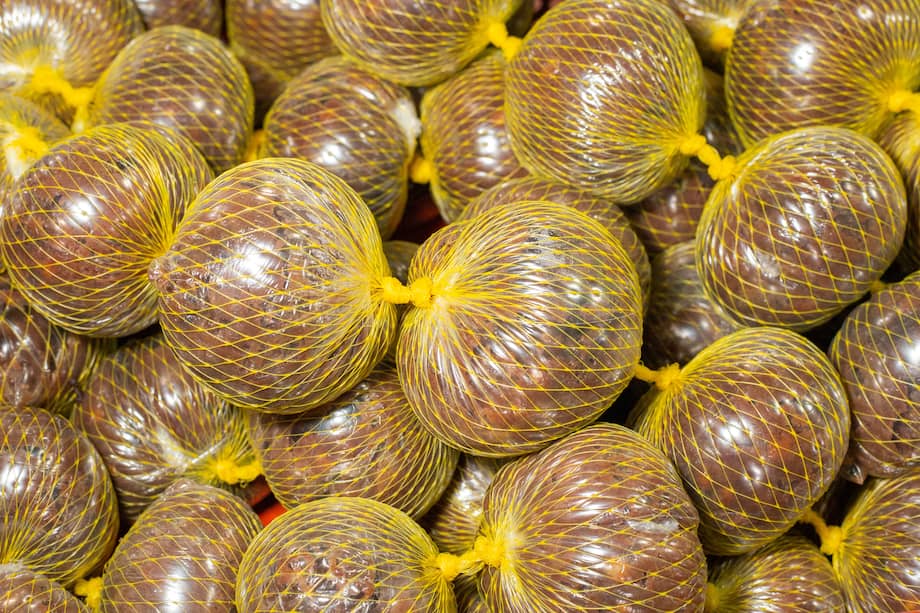 El borojó es una fruta exótica de Colombia, es reconocida por su sabor único y sus múltiples beneficios para la salud.