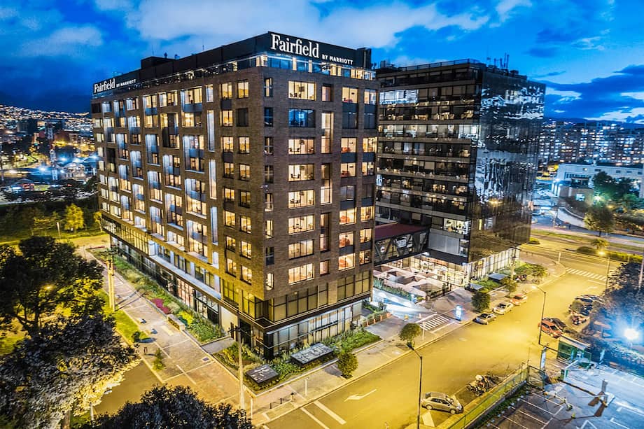 El Fairfield by Marriott Bogotá Embajada ofrece a los huéspedes un cómodo acceso a la zona de influencia de la Embajada de Estados Unidos, Corferias y el Centro Administrativo Nacional.