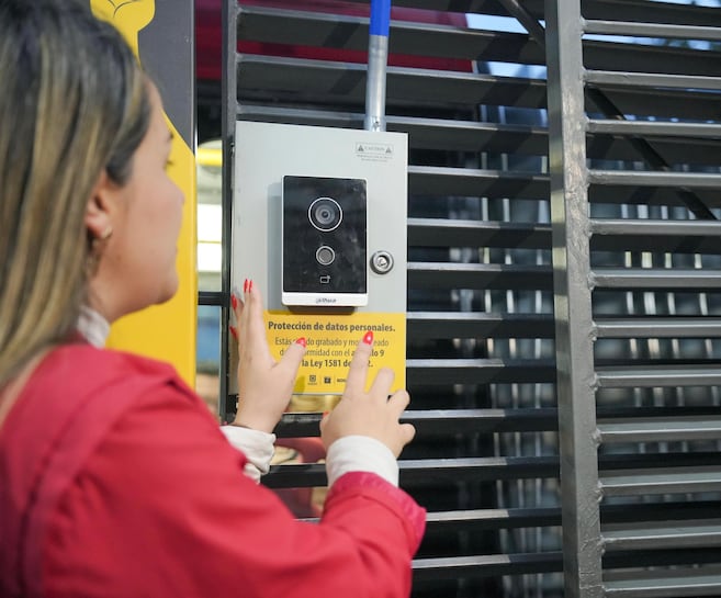 Transmilenio instala primeros botones de alerta para reportar hurtos y emergencias