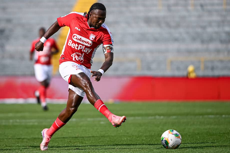 Hugo Rodallega estuvo cerca de marcar pero no lo consiguió. Registró dos remates a puerta y estrelló un disparo en el travesaño. Lo que sí hizo fue asistir a Luis Palacios en el 1-0.