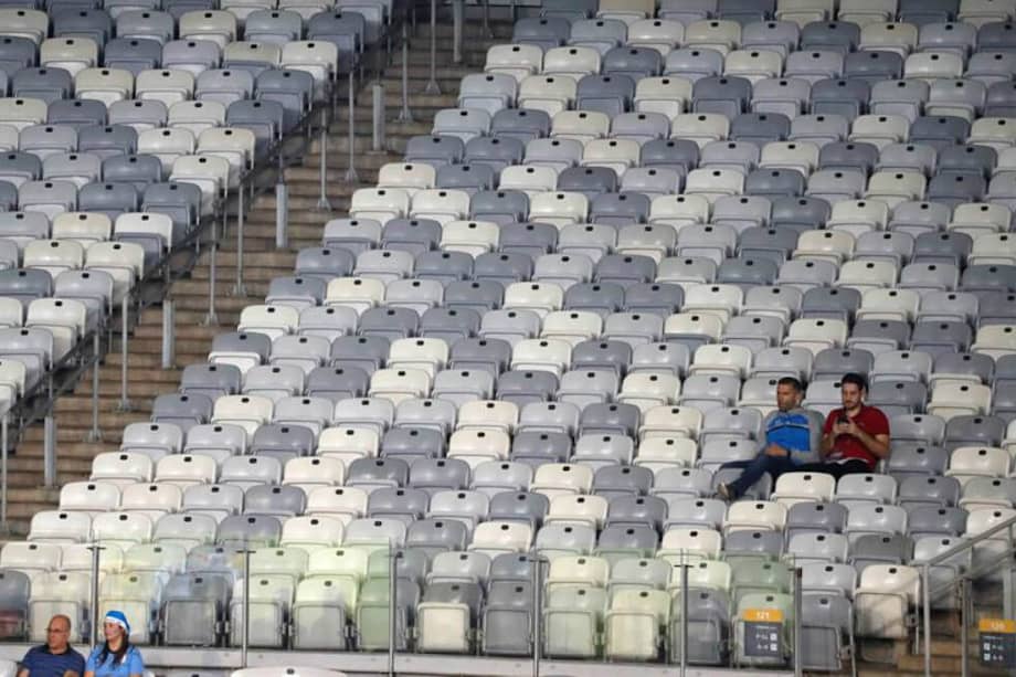 Pocos aficionados en el partido Uruguay-Ecuador, en el estadio Mineirão de Bello Horizonte. / EFE