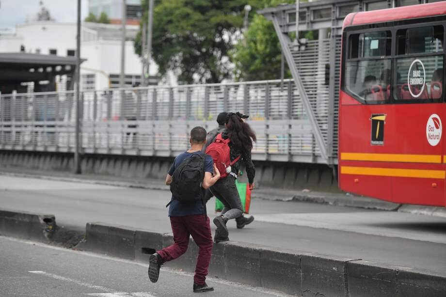 Nuevas puertas anticolados de Transmilenio.