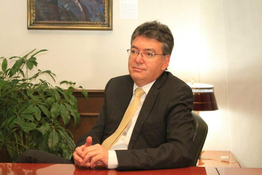 Gobierno no aumentará el IVA: ministro de Hacienda