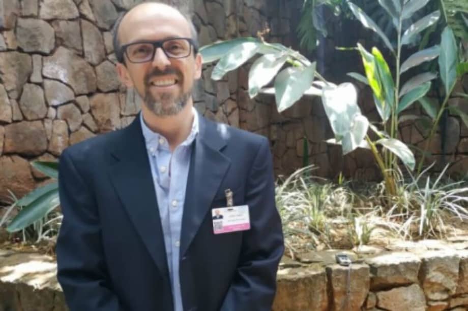 El profesor de la Universidad de los Andes de Bogotá, Andrés Guhl, en Nairobi. / EFE/Lourdes Uquilla