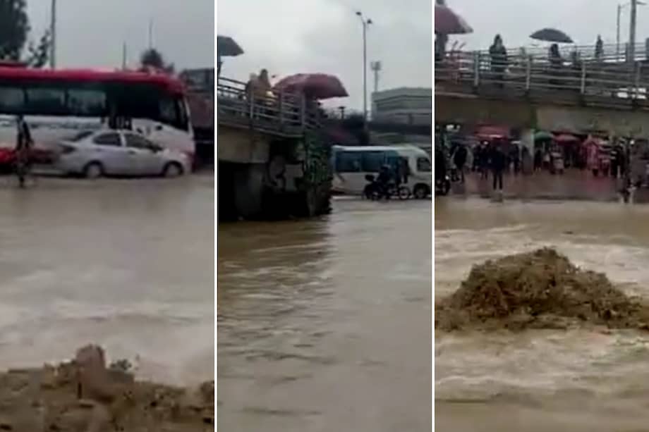 El alcantarillado que pasa por la autopista Sur, en Terreros, se desbordó.